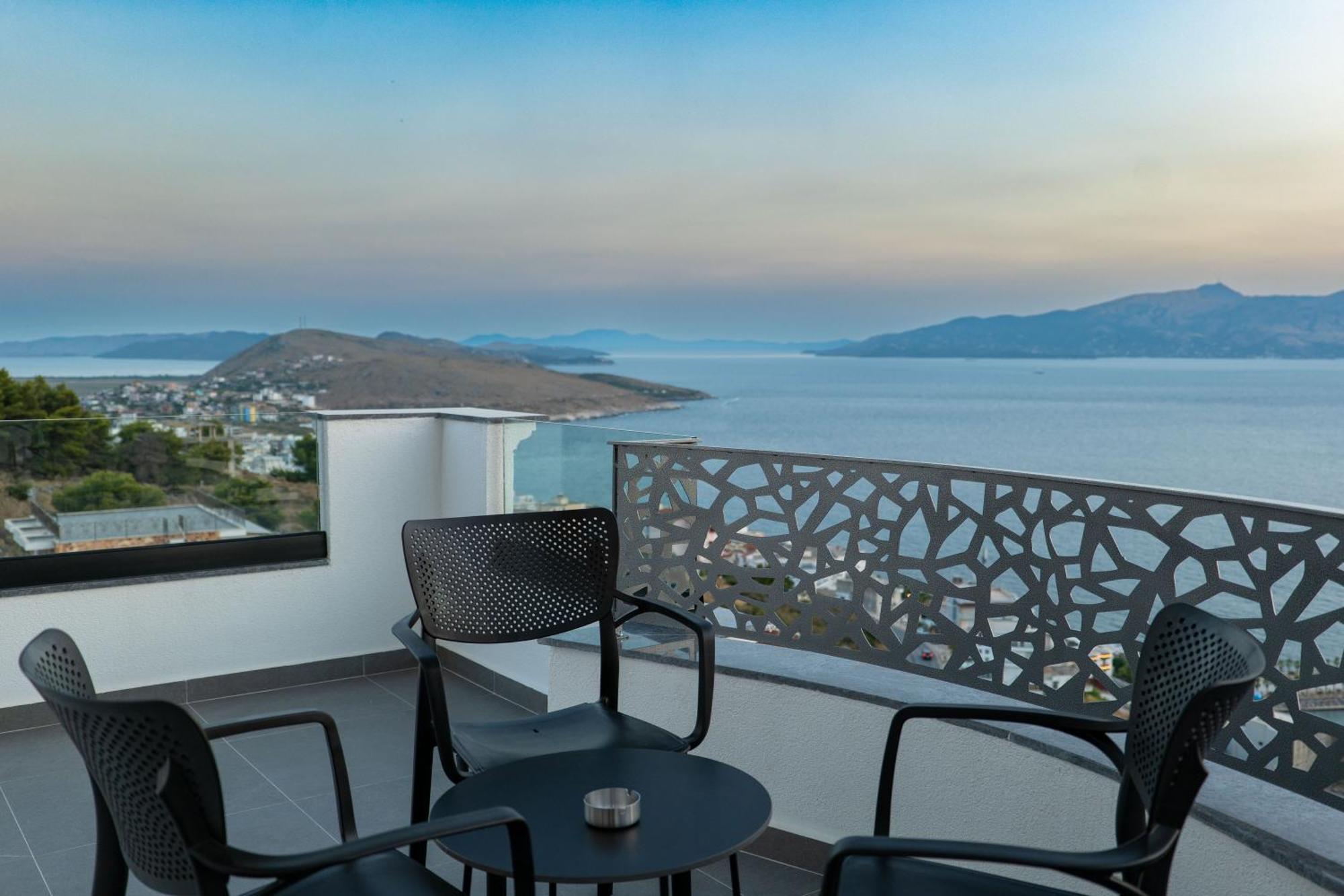 Arrei Hotel Sarandë エクステリア 写真