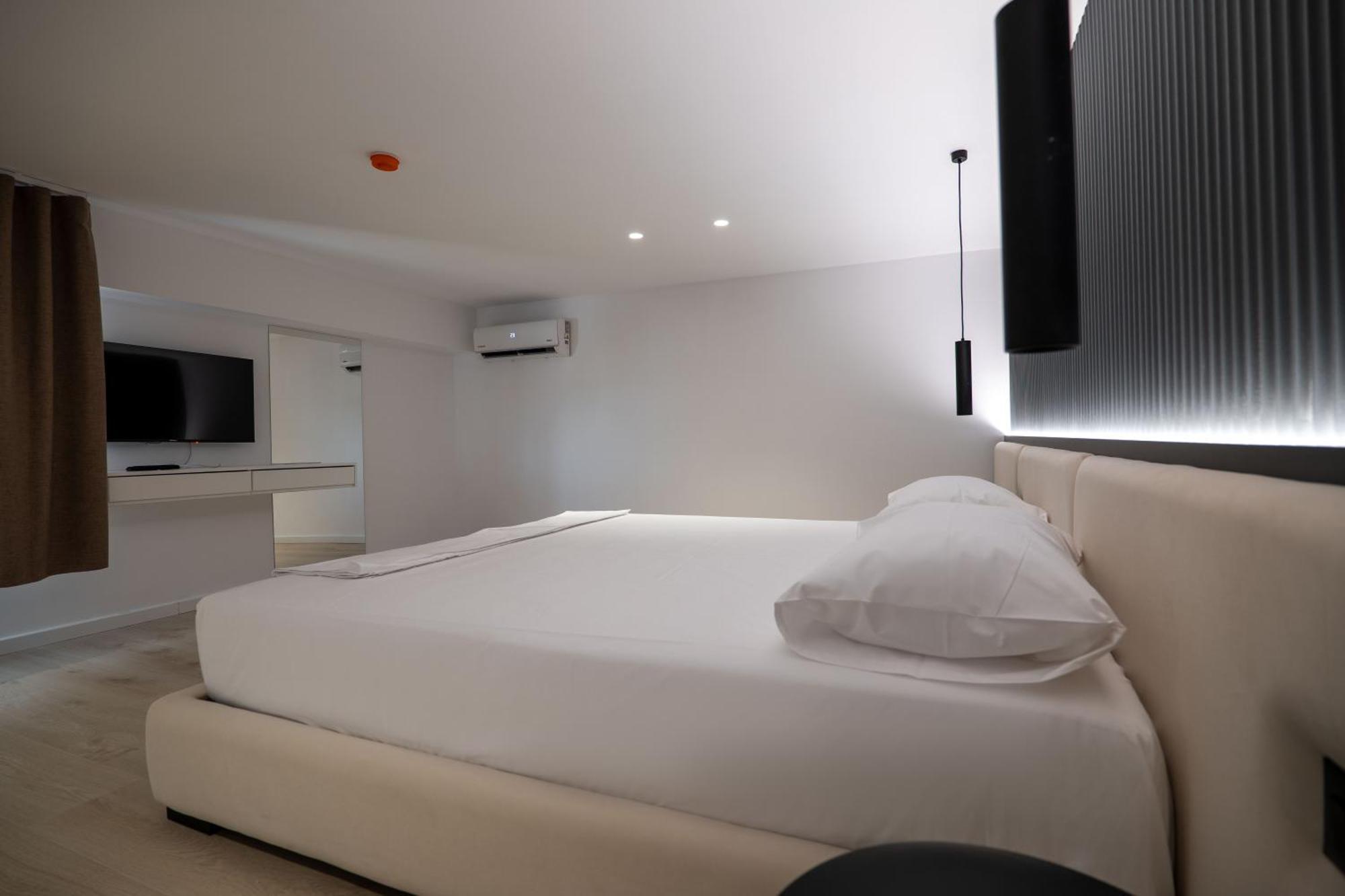 Arrei Hotel Sarandë エクステリア 写真