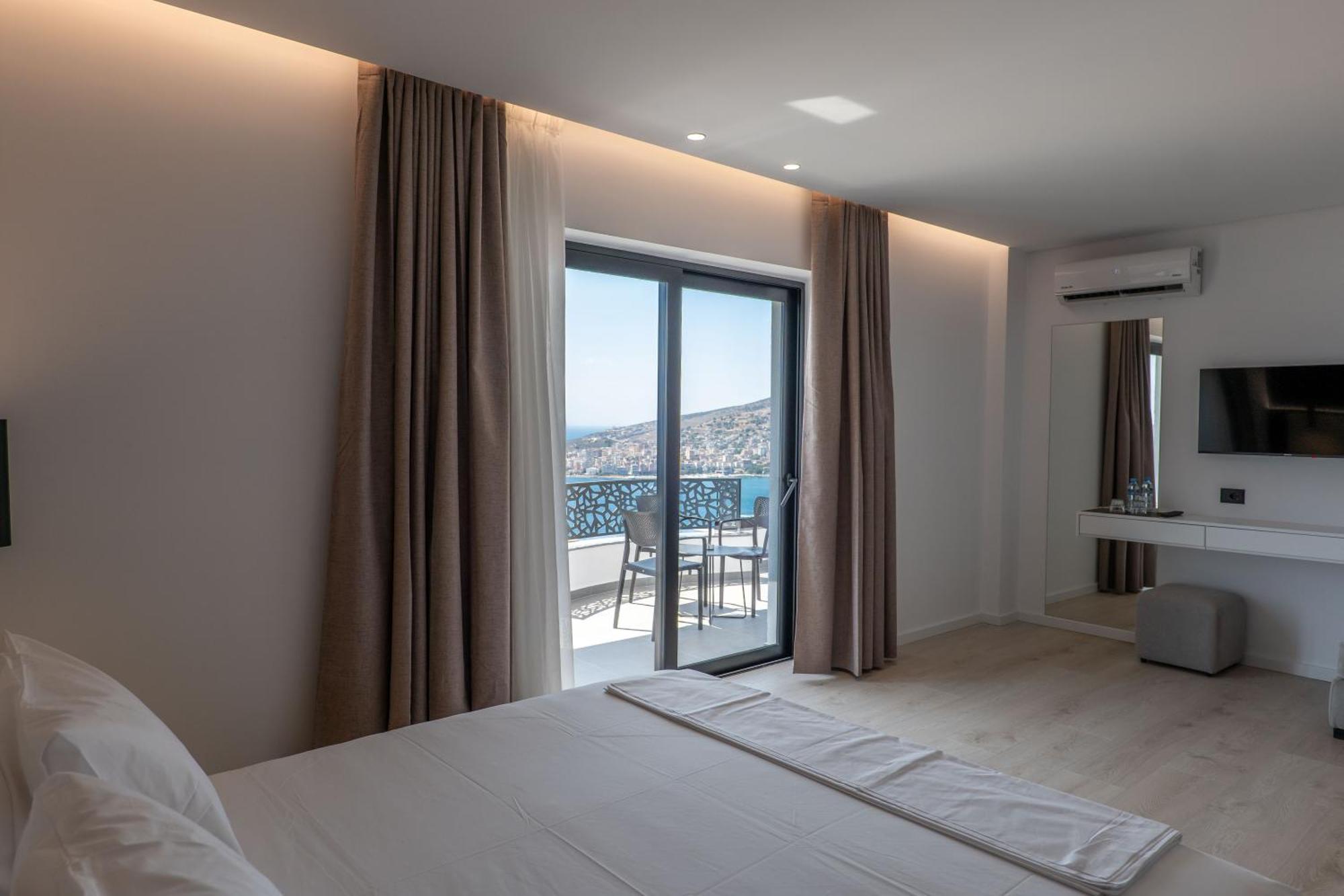 Arrei Hotel Sarandë エクステリア 写真