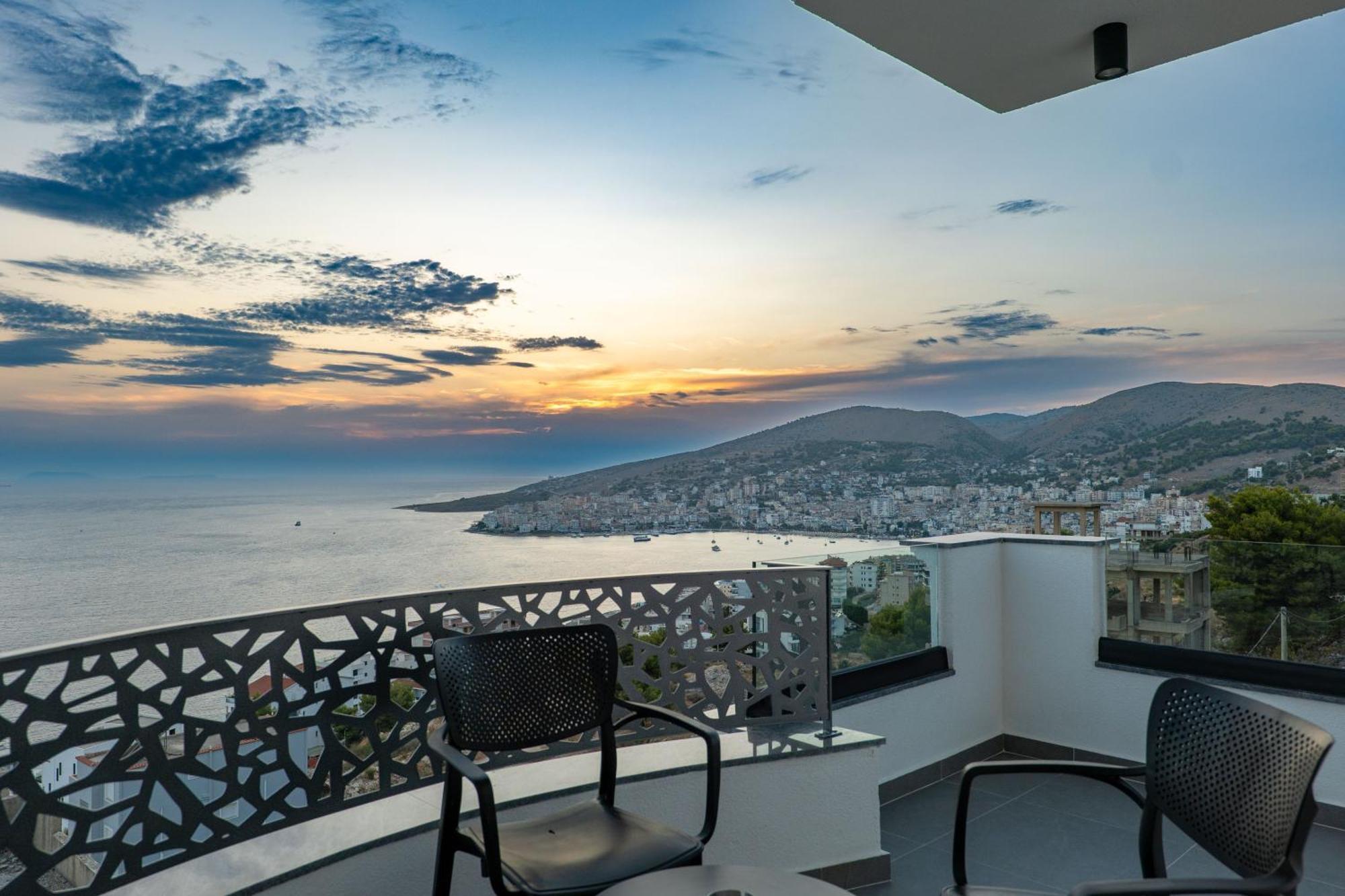 Arrei Hotel Sarandë エクステリア 写真