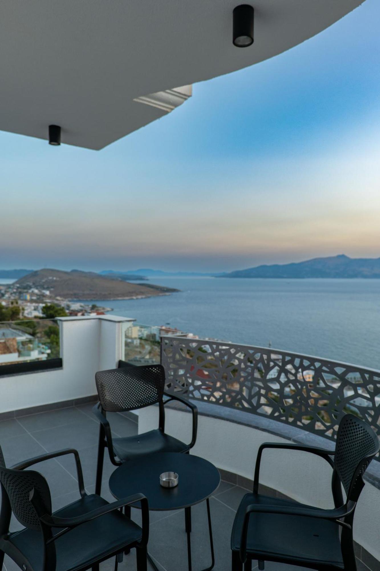 Arrei Hotel Sarandë エクステリア 写真