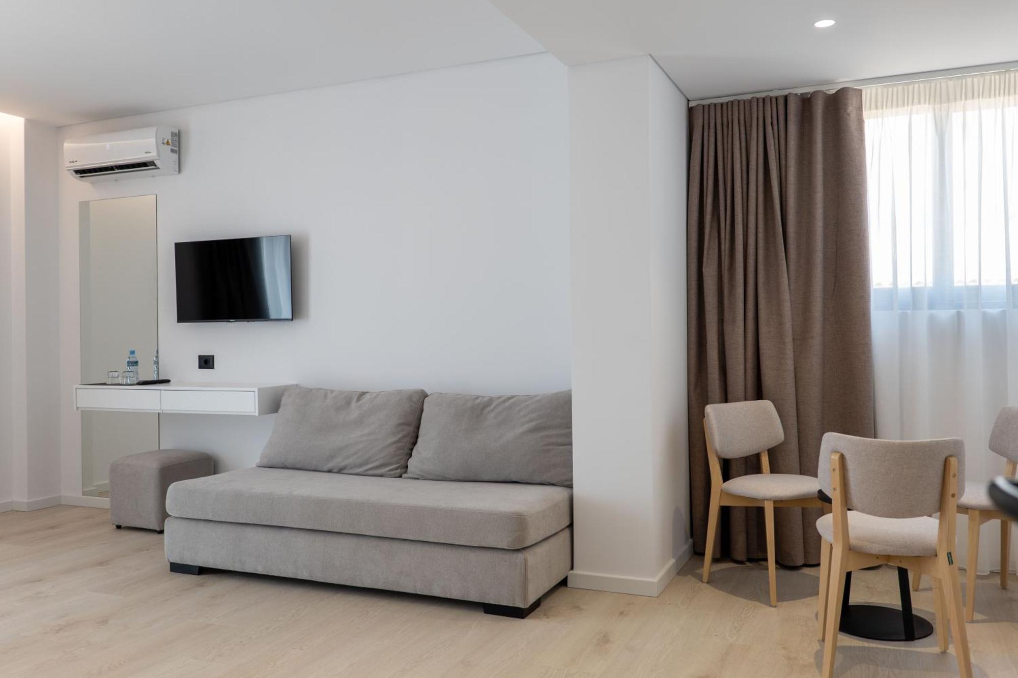 Arrei Hotel Sarandë エクステリア 写真