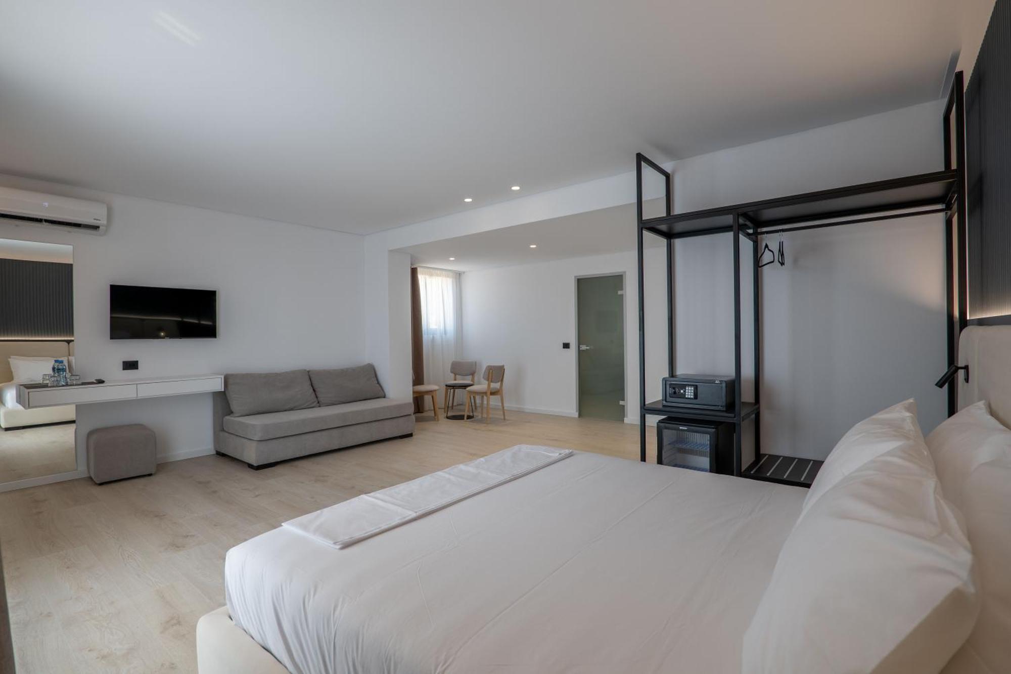 Arrei Hotel Sarandë エクステリア 写真