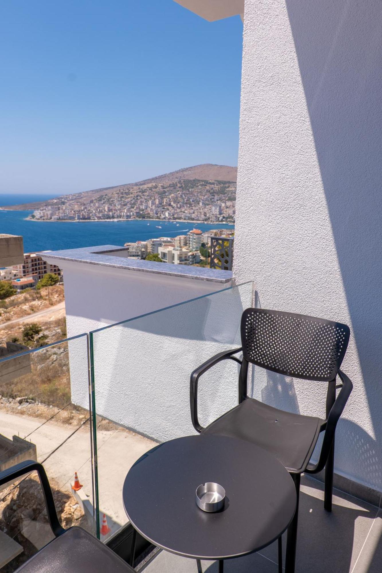 Arrei Hotel Sarandë エクステリア 写真