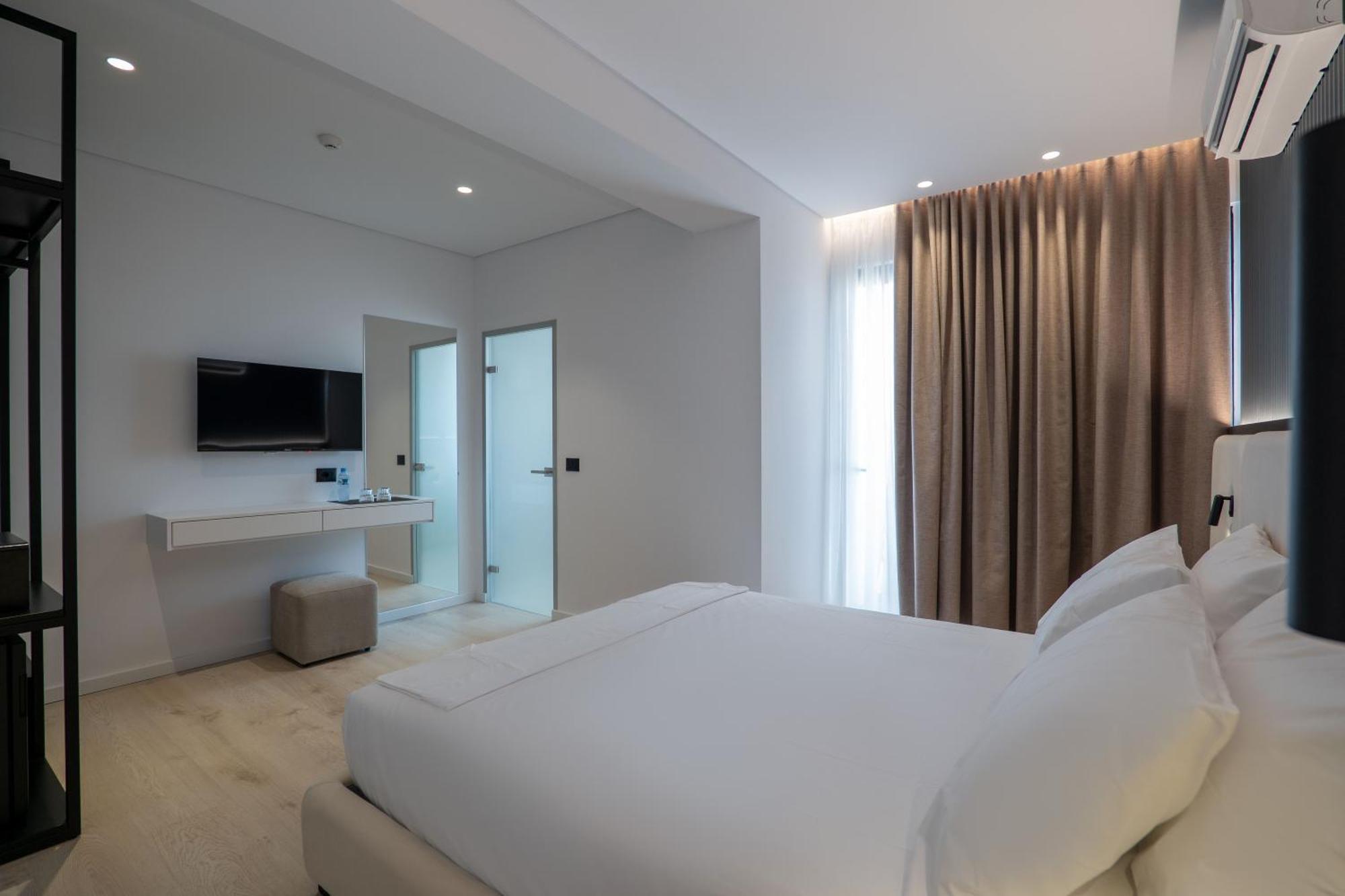Arrei Hotel Sarandë エクステリア 写真