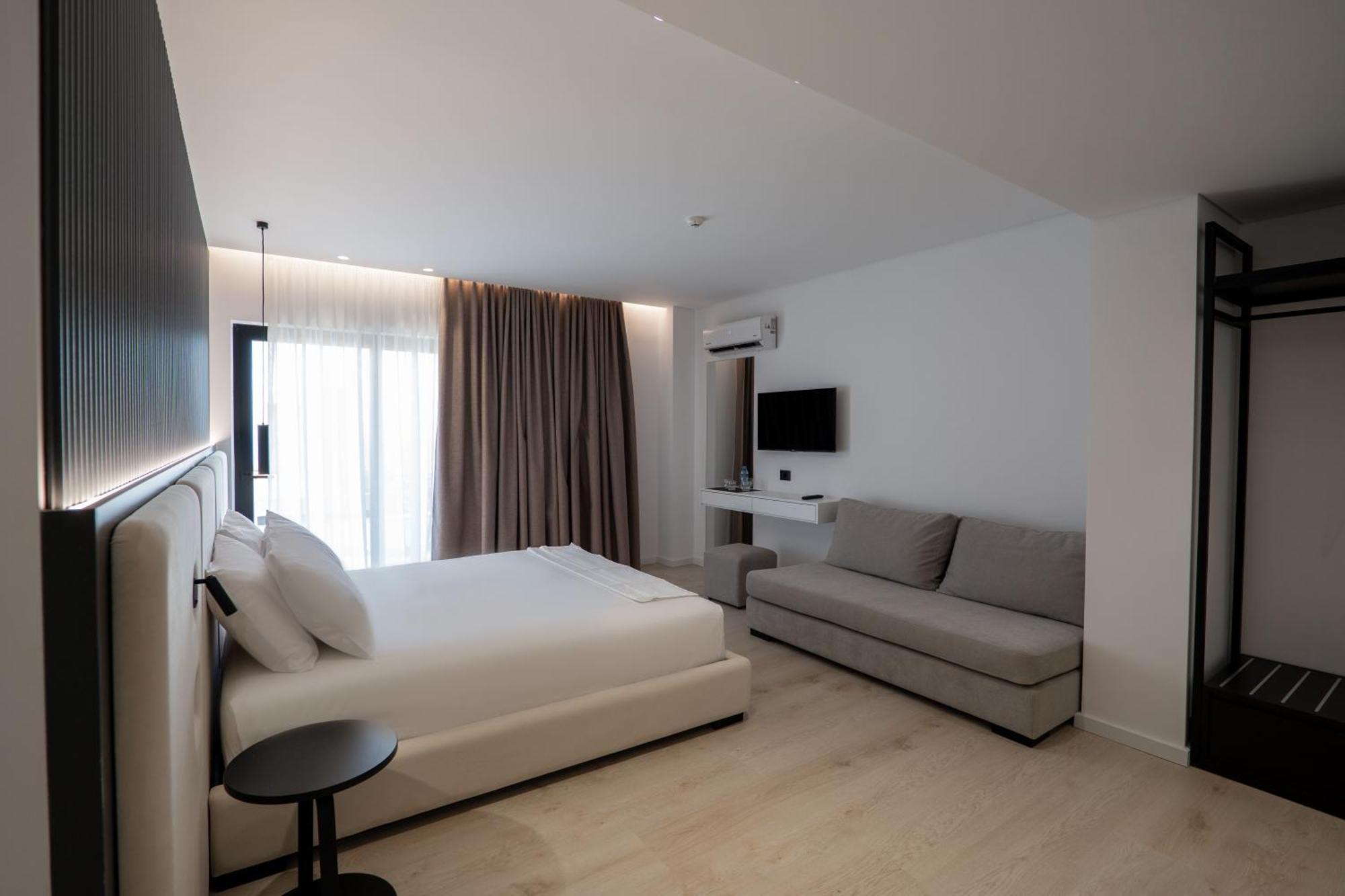 Arrei Hotel Sarandë エクステリア 写真