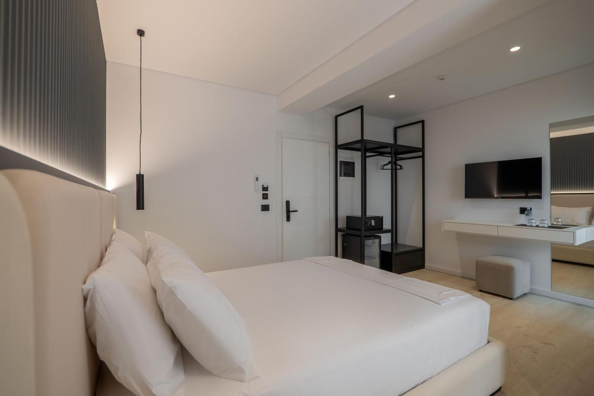 Arrei Hotel Sarandë エクステリア 写真