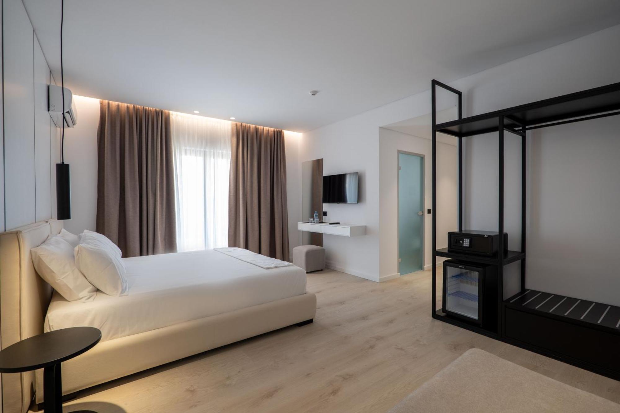 Arrei Hotel Sarandë エクステリア 写真